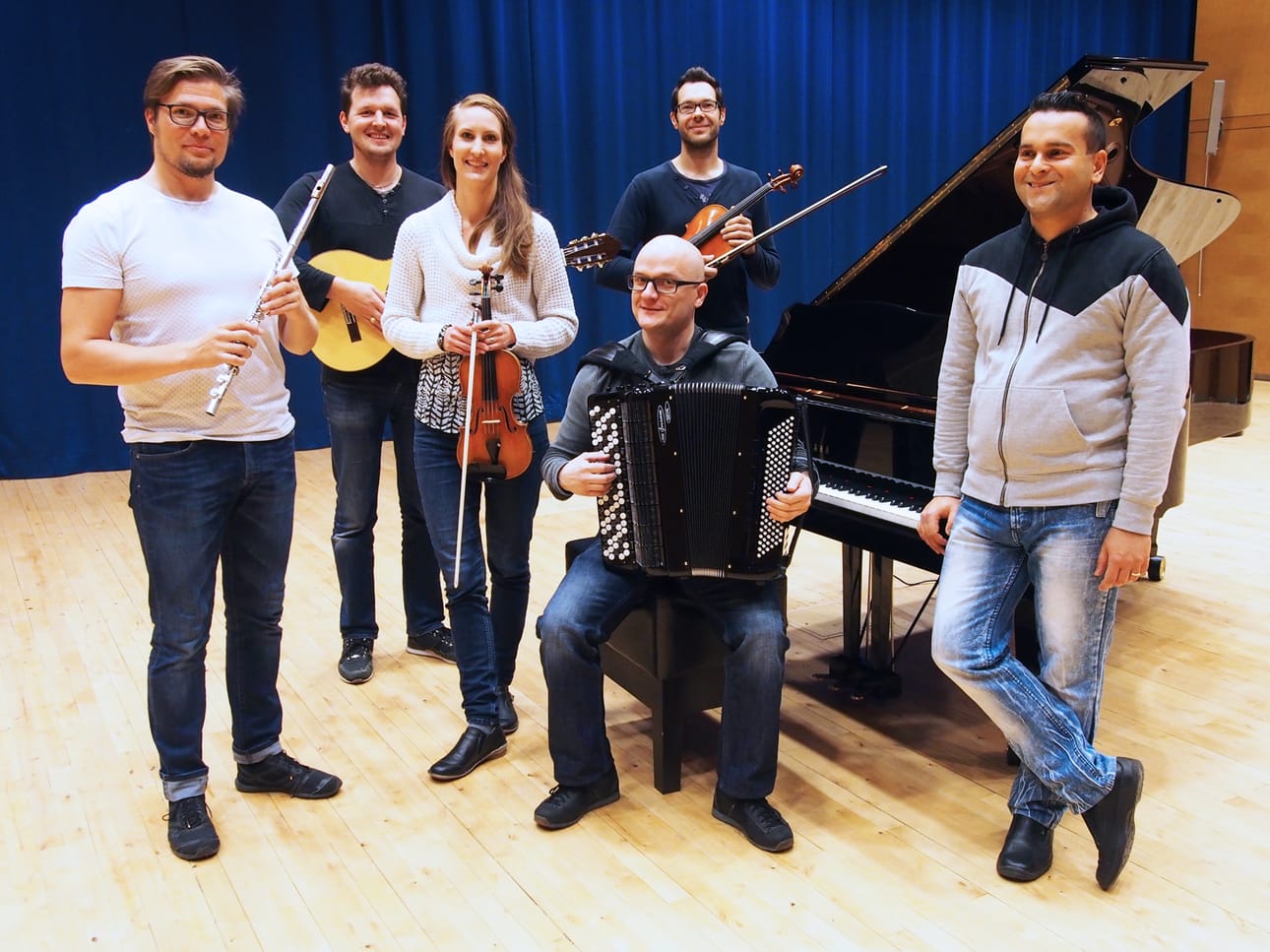 Vasemmalta Pekka Elsilä, Andrei Zelenski, Iida Zelenski, Jukka Pietilä, Jussi Paavola ja Antti Mikkonen.
