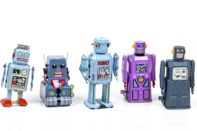 Elämä olisi helppoa, jos yksi heistä tekisi palkkatyöt, toinen pesisi pyykit ja kolmas hoitaisi tiskit. Muillekin roboteille löytyy varmasti käyttöä.