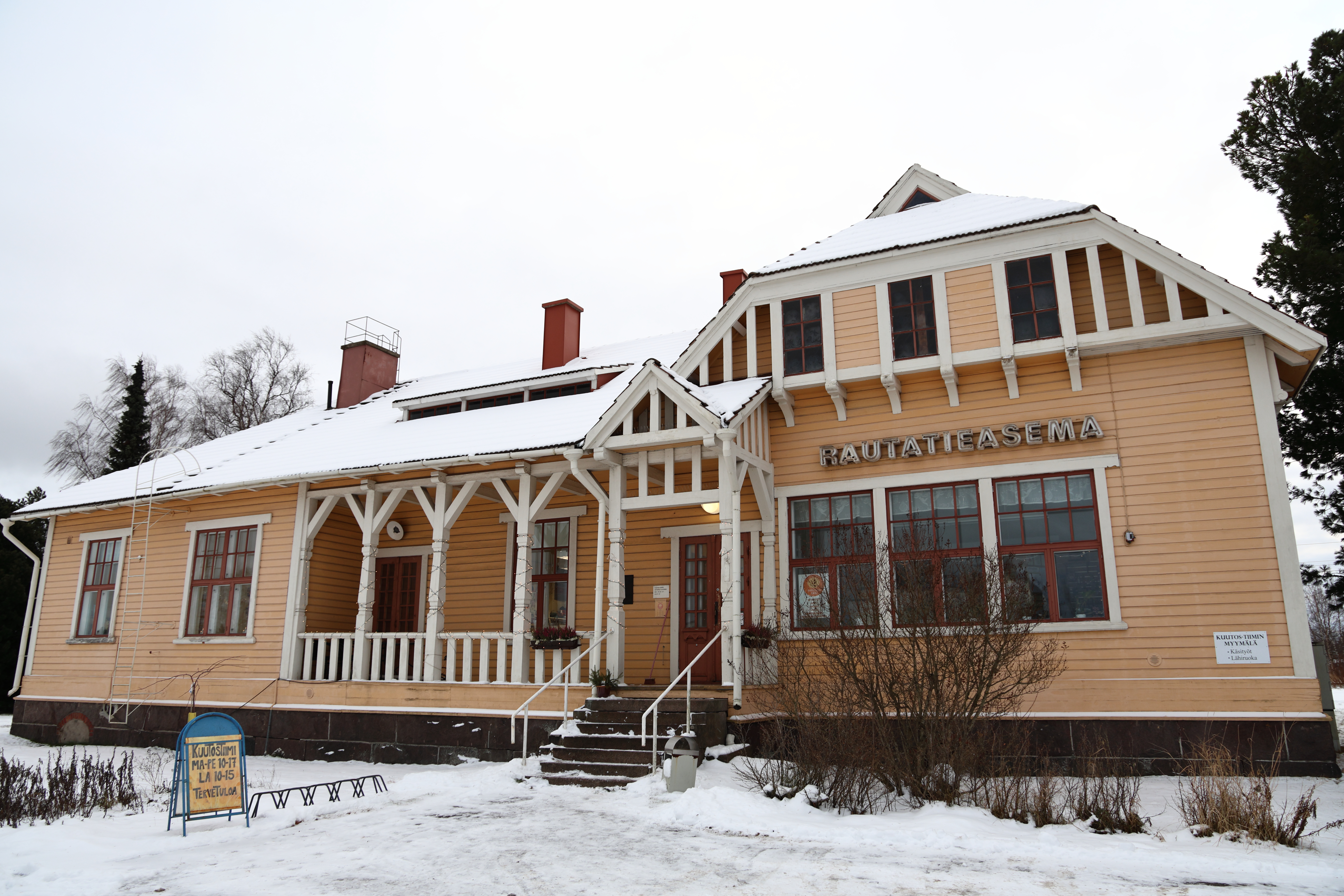 4. jouluikkuna: Kaksikielinen Raahe ja viimeinen juna