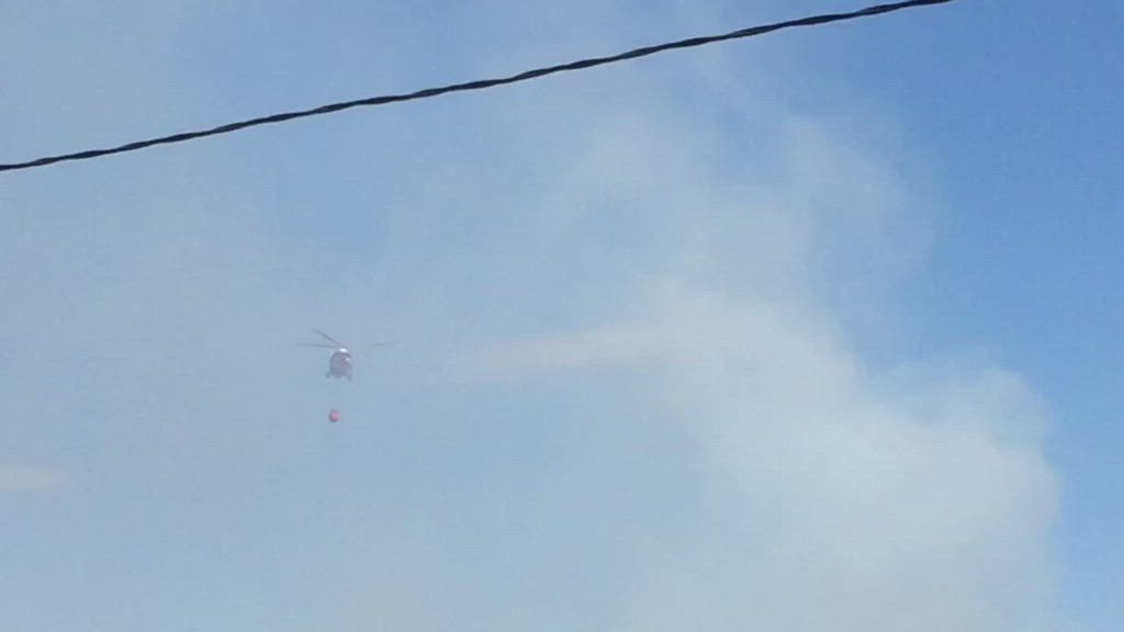 Maastopalon sammutus helikopterilla Pellon Orajärvellä