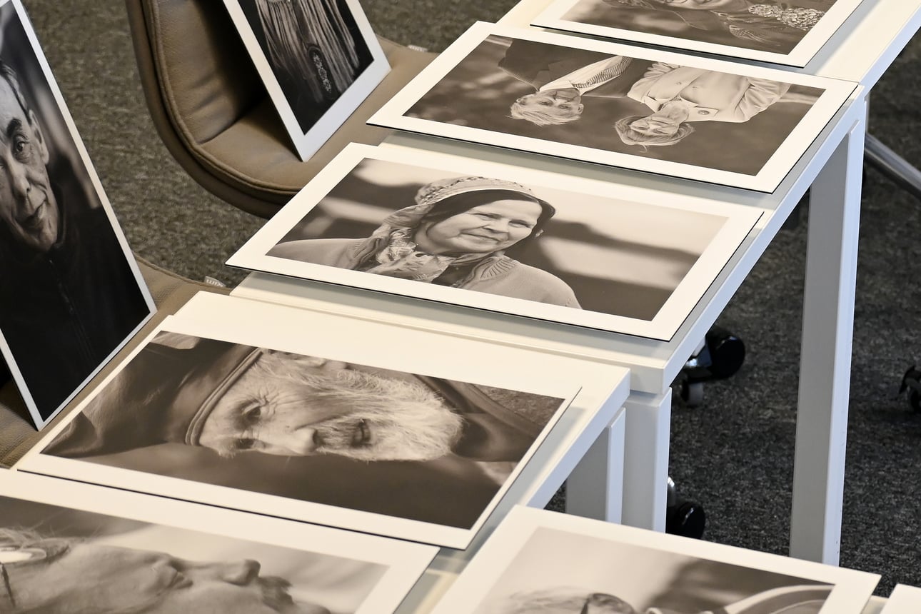 Siida palauttaa yli 200 näyttelyyn kuuluvaa valokuvaa kuvissa oleville saamelaisille – "Ne ovat kuvatuille nyt paljon arvokkaampia kuin meille"