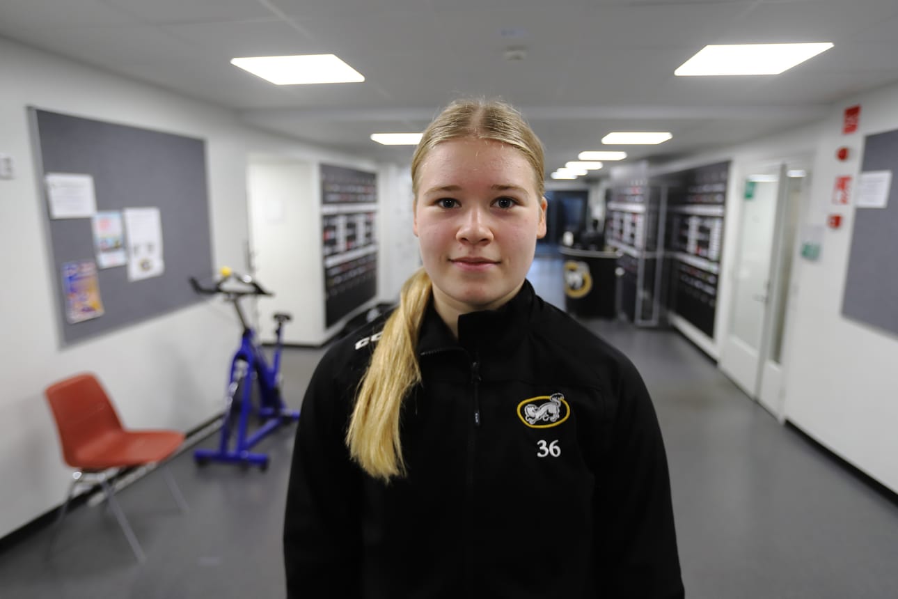 Kärppien Emma Ekoluoma paukuttelee alle 18-vuotiaiden MM-turnauksessa hattutemppuja pelistä toiseen.