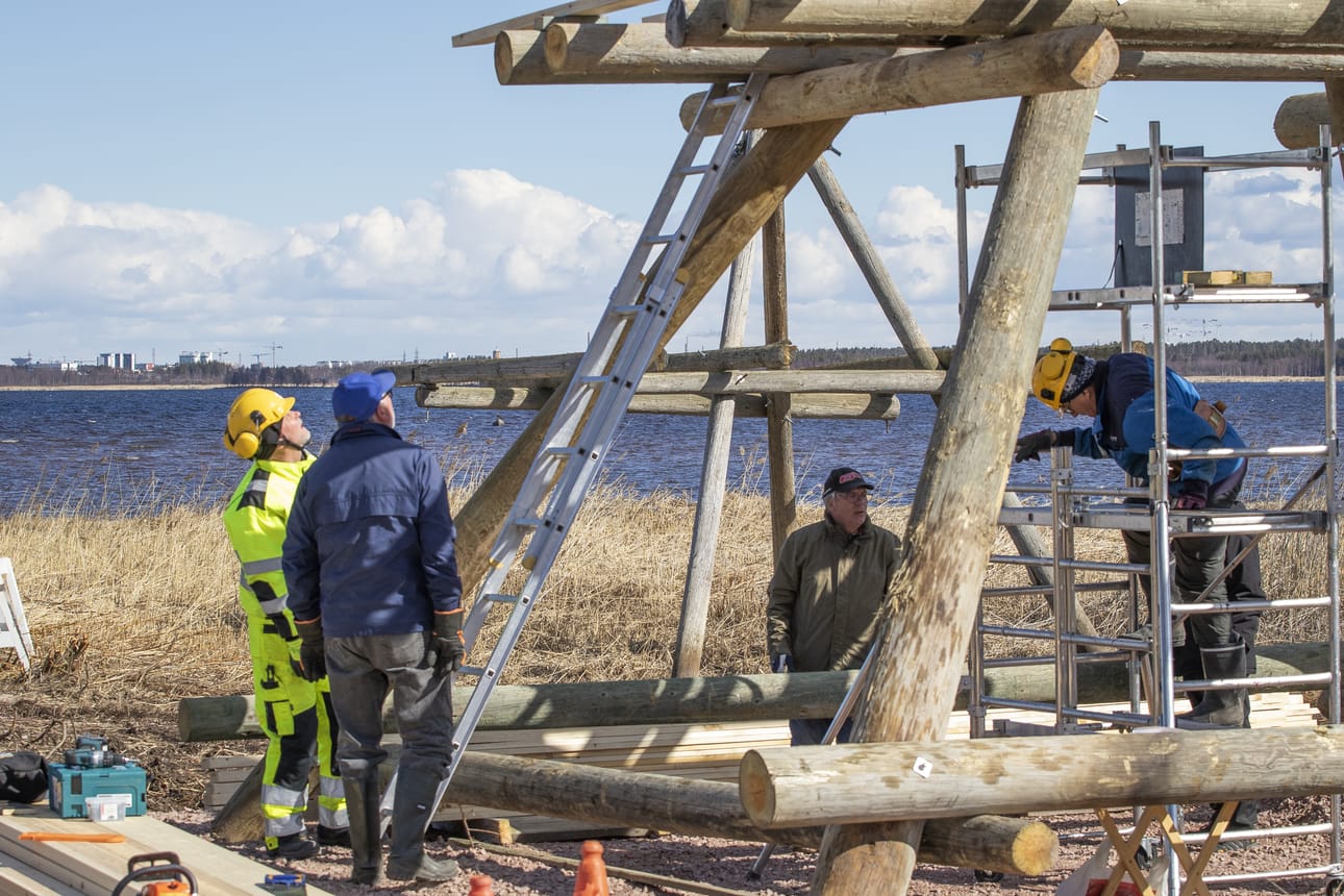 Vihiluodossa talkoillaan uutta lintutornia. Sen pitäisi valmistua juhannukseen mennessä.