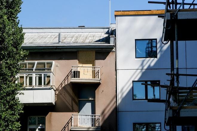 Vaasantalon uloimman A-rapun saneeraus etenee sisätiloista rakennuksen ulkopintaan syyskuussa.KUVA: TOMI KOSONEN