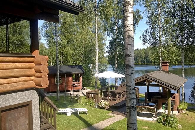 Kesämökin hintaan vaikuttaa moni eri tekijä kuten sijainti, koko, varustetaso, järven koko ja etäisyys taajamista. Mökkien hintataso on ollut hienoisessa laskussa tällä vuosikymmenellä. KUVA: ARTO TAKALAMPI