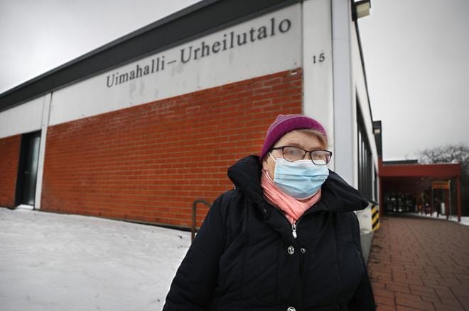 Pirjo Pitkästä ei korona ole hallissa pelottanut. Kuva: Jouko Hänninen