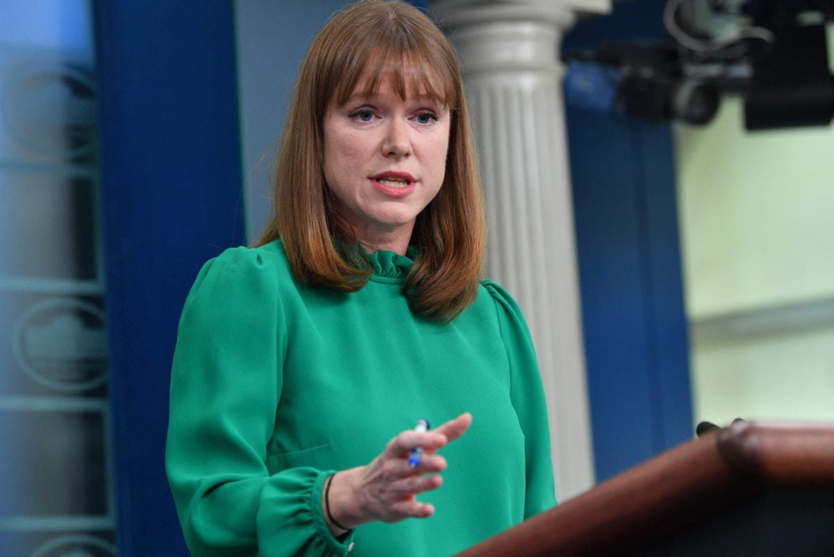Yhdysvaltain presidentin Joe Bidenin viestintäjohtaja Kate Bedingfield (kuvassa) jättää tehtävänsä. LEHTIKUVA/AFP