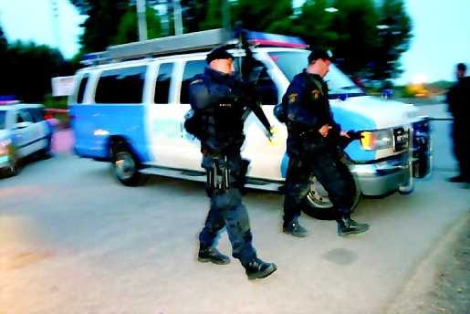 Valtakunnan hälytys. Neljän vangin pako Hallin vankilasta saivat poliisit liikkeelle Ruotsissa.