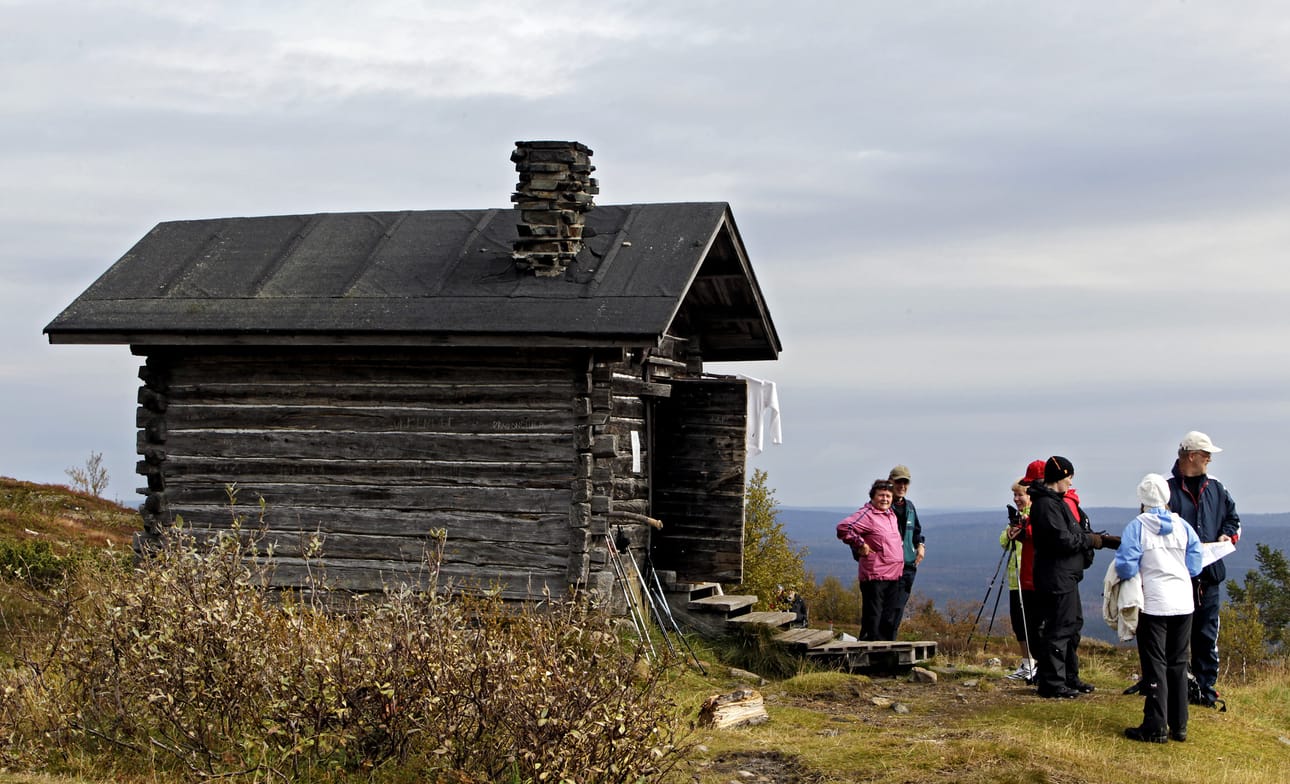 Pallas-Yllästunturin kansallispuisto on suosittu retkipaikka. Kävijät kuitenkin kuluttavat luontoa. Kesän ajan kunnostuksilla pyritään helpottamaan tilannetta.
