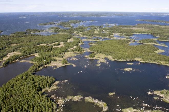 Merenkurkun saariston maankohoaminen on hidastunut. Tulevaisuuden ennustamisen tekee vaikeaksi se, ettei mannerjäätiköiden sulamisnopeutta ja sen vaikutusta Itämeren vedenpintaan satojen vuosien viiveellä kyetä arvioimaan luotettavasti. ARKISTOKUVA: JAAKKO SALO