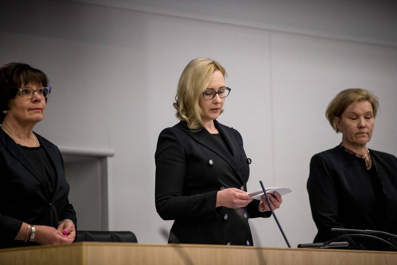 Eduskunnan puhemies Maria Lohela (ps.,kesk.) lausui muistosanat presidentti Koivistolle.