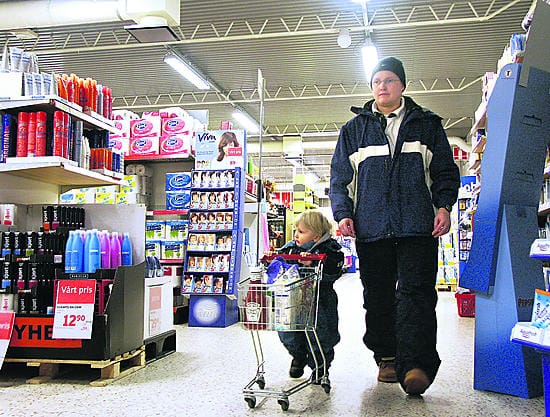 Holapan perheen miehet, kaksi ja puolivuotias Emil ja isä-Terho, tietävät, mitä haaparantalaisesta kaupasta hakevat. Ketsuppi oli Emilille ykkösjuttu.