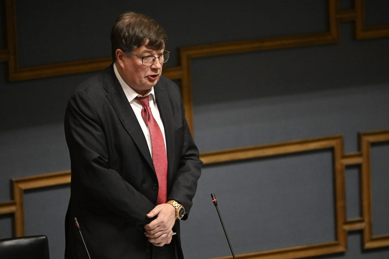 Työministeri Arto Satosen rekrytointimatka on saanut osakseen arvostelua myös muualta, esimerkiksi hallituskumppani perussuomalaisista. LEHTIKUVA / Emmi Korhonen