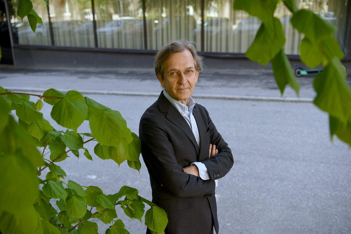 Martti Koskenniemi ymmärtää hyvin, ettei puolustajalle ole tärkeintä sääntöjen pilkuntarkka noudattaminen vaan sodan voittaminen. Lehtikuva / Antti Aimo-Koivisto