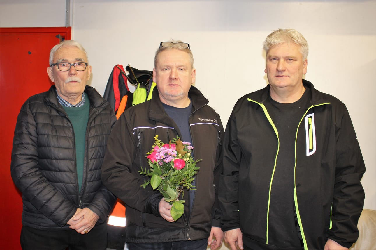 Vuoden yritystä juhlistettiin tänään tiistaina. Kuvassa ovat Eero (vas.), Pasi ja Marko Enberg.