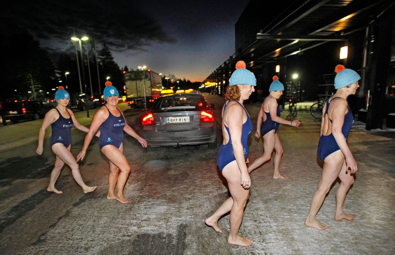 Vuonna 2010 Oulun Talviuimarit päättivät matkustaa Sloveniaan maailmanmestaruuskisoihin tärkeimmät varusteet eli uimapuvut yllään.