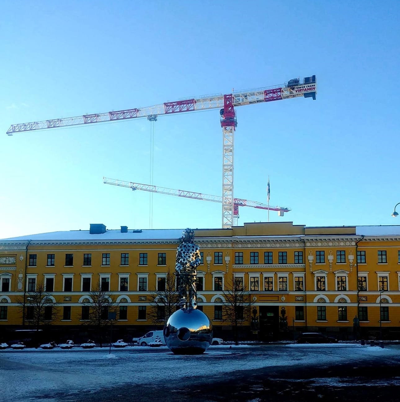 Puolustusministeriö valvoo EU- ja ETA-alueen ulkopuolista kiinteistökauppaa Suomessa.