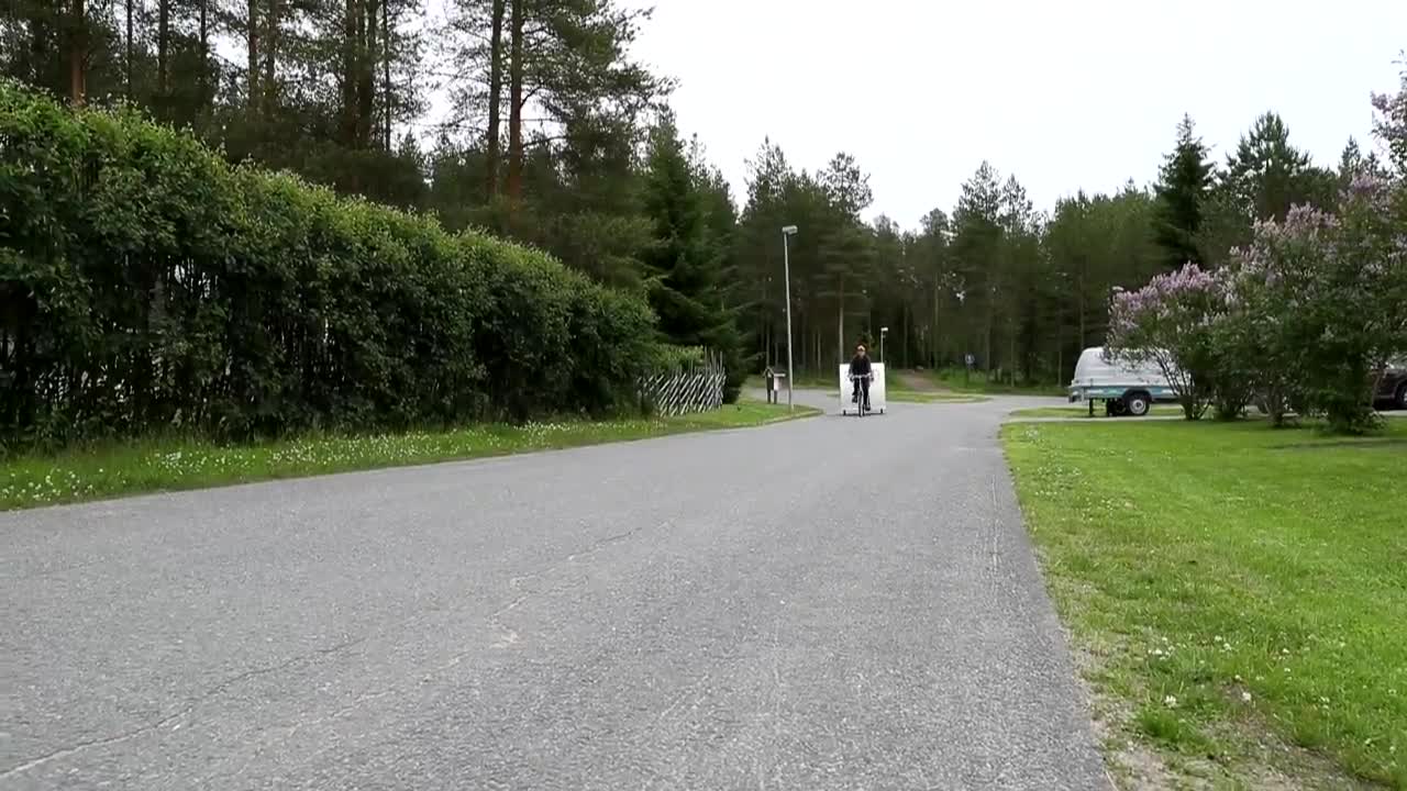 Kuukausien työn jälkeen minivaunu valmistui kesäkäyttöön