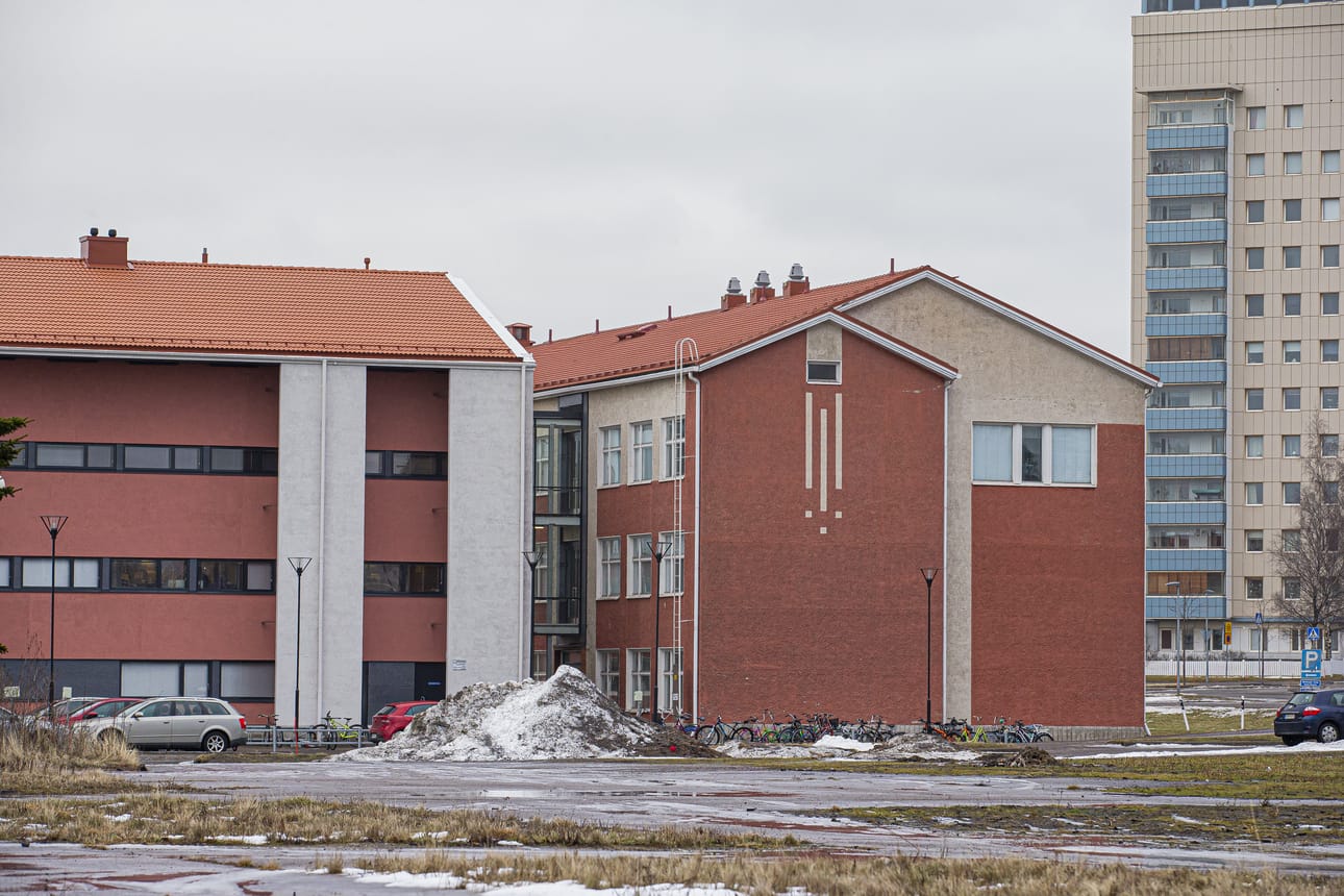 Merikadun koulu siirtyy muiden yläkoulujen tavoin etäopetukseen huomisesta tiistaista lähtien.