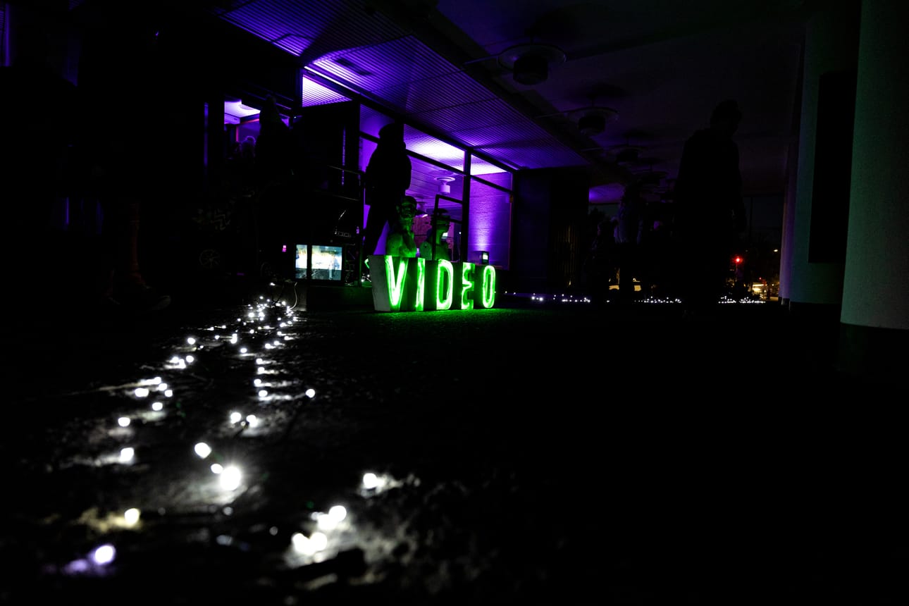 Valot kutsuvat Kaupungintalolle.