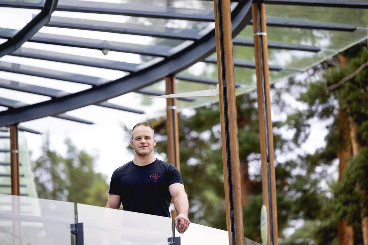 Toni Metsomäki opiskelee lääkäriksi, mutta ei unohtanut urheilua.