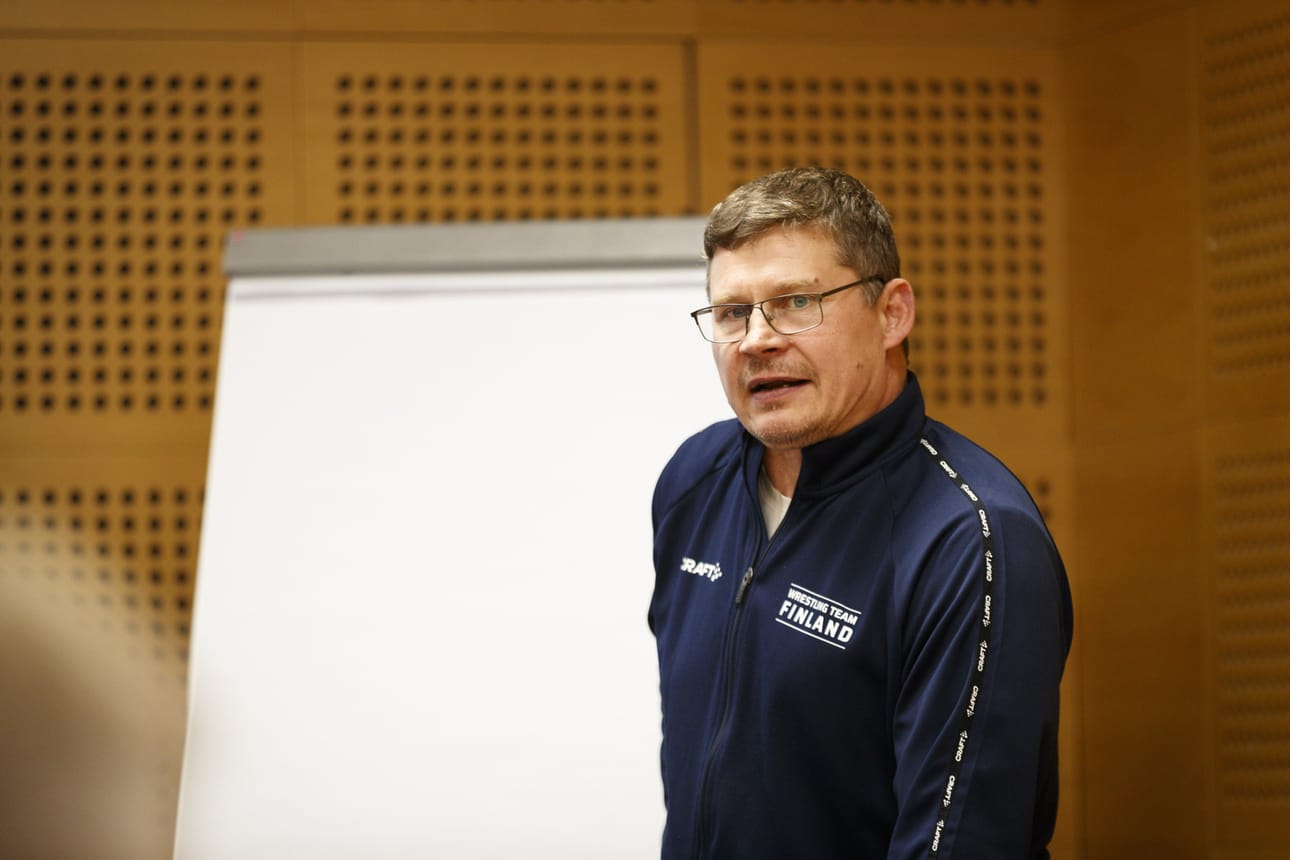 Painiliiton toiminnanjohtaja Pasi Sarkkinen luottaa suomalaisten iskukykyyn olympiakarsinnoissa.