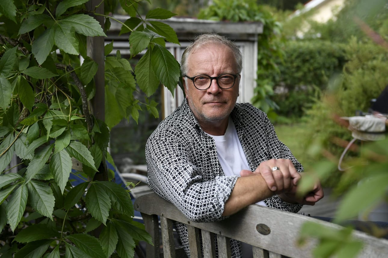 Äidinkieli on ihmisen koti, Matti Rönkä ajattelee. Ihmisen pitää saada ilmaista ja kuulla asioita sekä lukea tunteita ja tietoa omalla äidinkielellään.