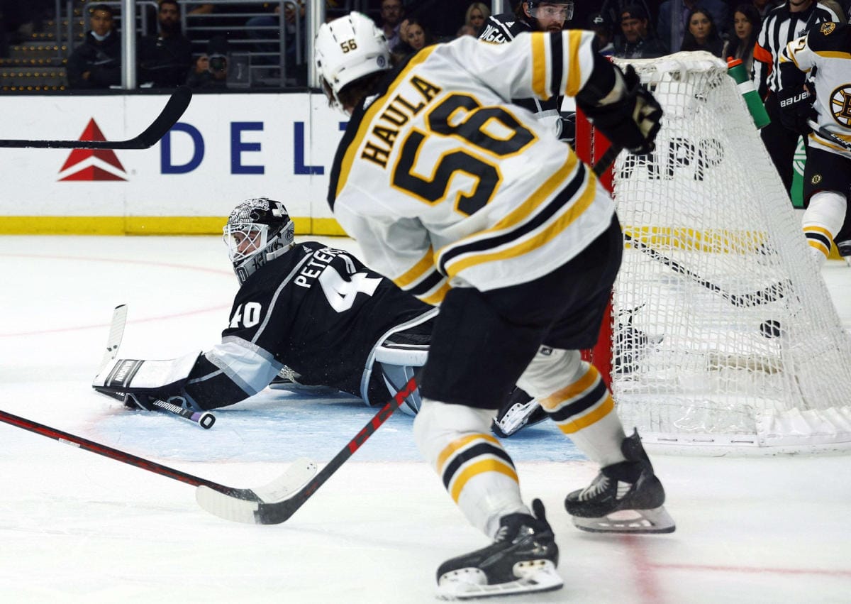 Bostonin Erik Haula teki kaksi maalia päätöserässä. LEHTIKUVA / AFP