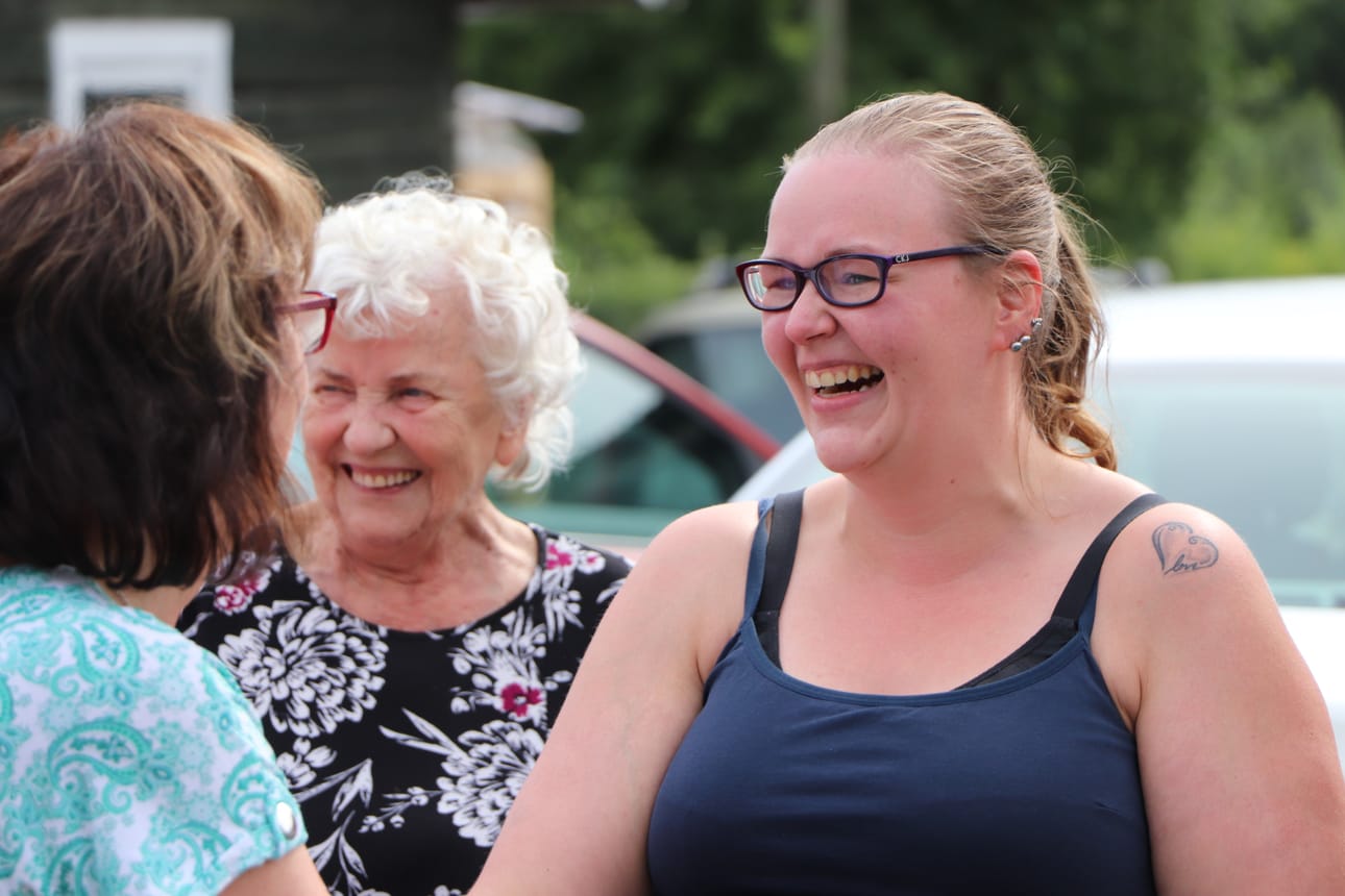 Naurujoogatunnilla oli tarjolla iloa ja riemua, vaikka ohjaaja Maria Utunen muistuttikin, että naurun voi myös korvata itkunaurulla.