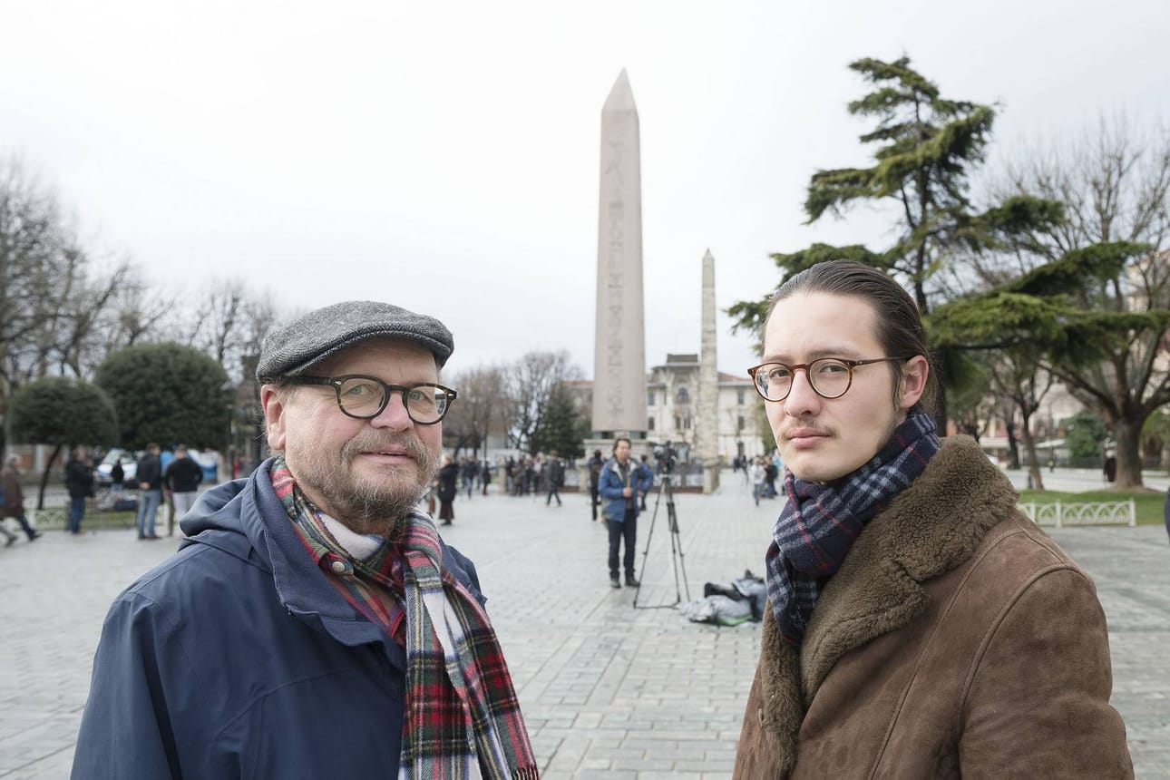 Saksalaisturistit Gertd ja David Kiesling kävivät keskiviikkoaamuna aukiolla, jossa itsemurhapommittaja tappoi useita turisteja.