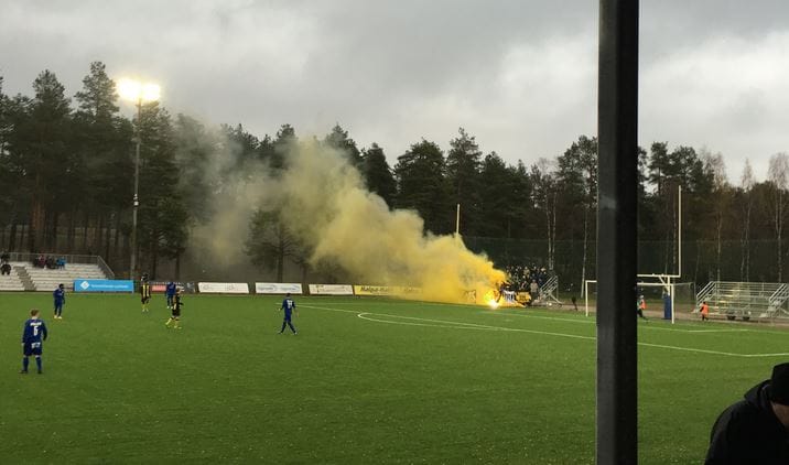 jalkapallofanit, espoo, honka, castren, valosoihtu