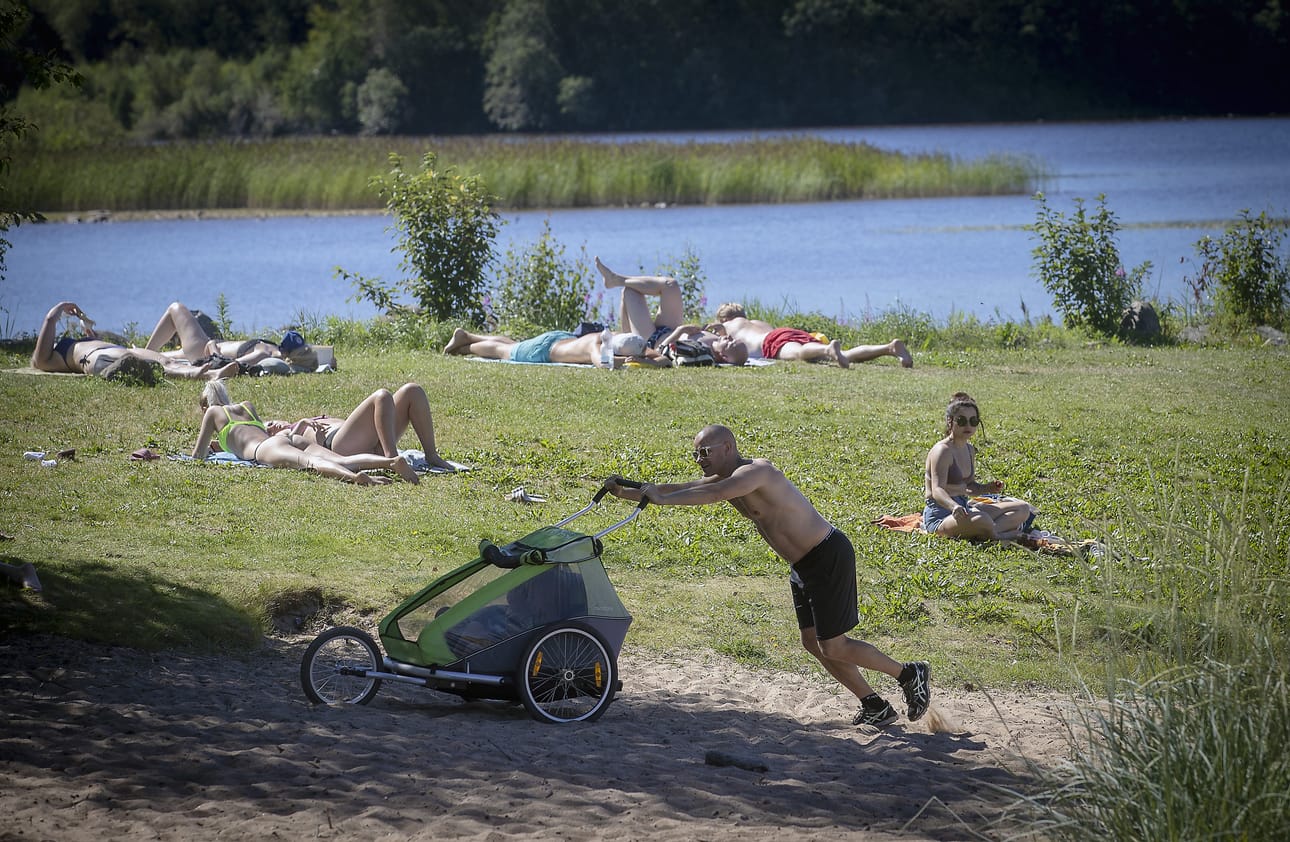 Heinäkuun helteet saivat oululaiset pihalle.