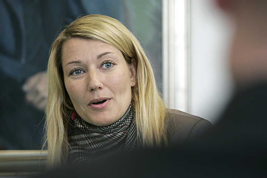 Peruspalveluministeri Maria Guzenina-Richardson (sd.) joutui altavastaajaksi eduskunnan kyselytunnilla.