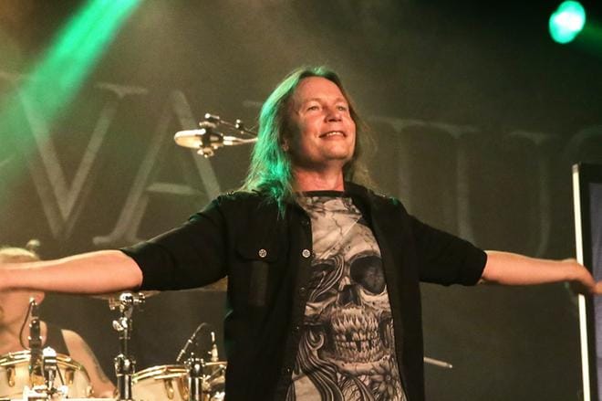 Lappajärveltä kotoisin oleva laulaja Timo Kotipelto esiintymässä Stratovariuksen kanssa Seinäjoen Rytmikorjaamolla huhtikuussa 2019. ARKISTOKUVA: ANNE PUUMALA