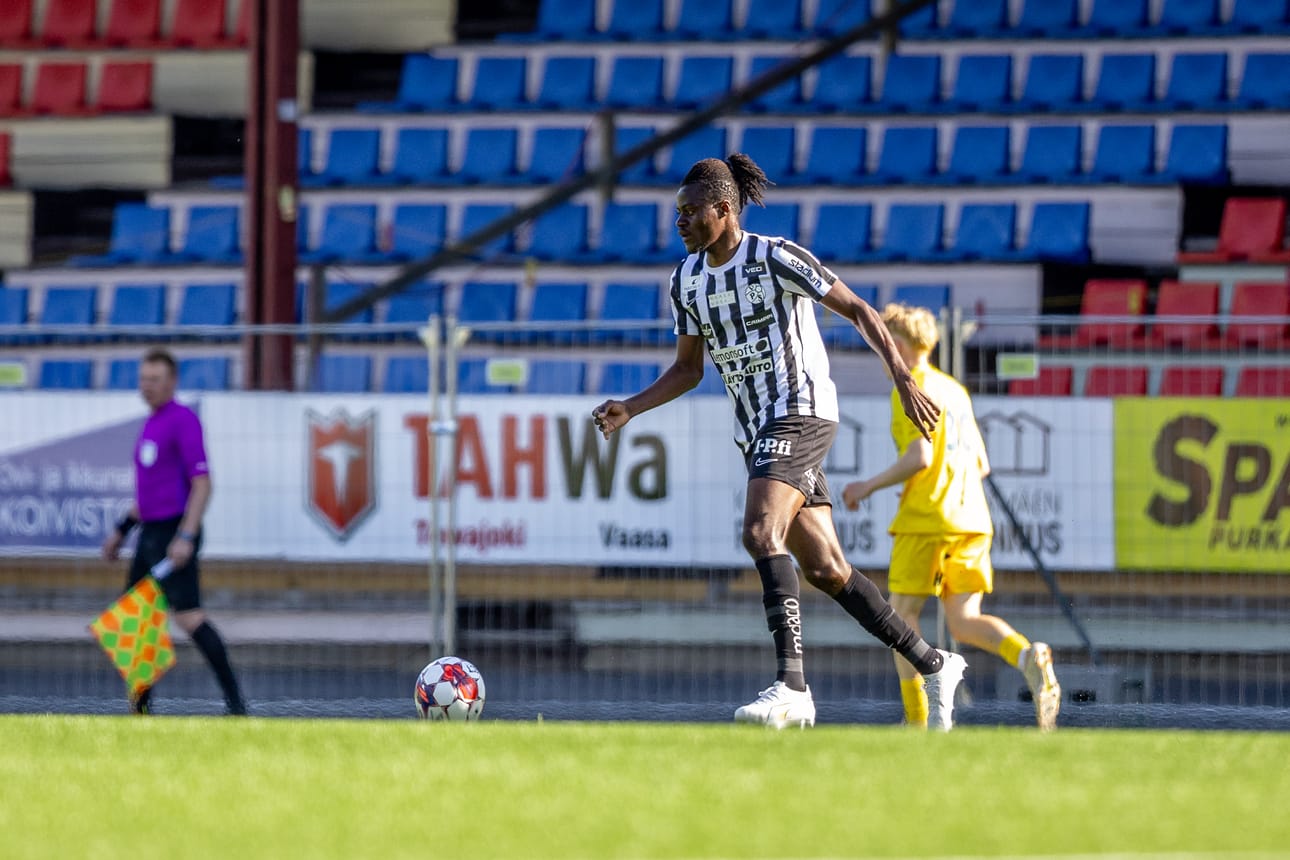 VPS kukisti lauantaina AC Oulun maalein 3–0. Joukkueen maalitilin avasi Prosber Ahiabu, jolle maali oli uran ensimmäinen jalkapalloliigassa.