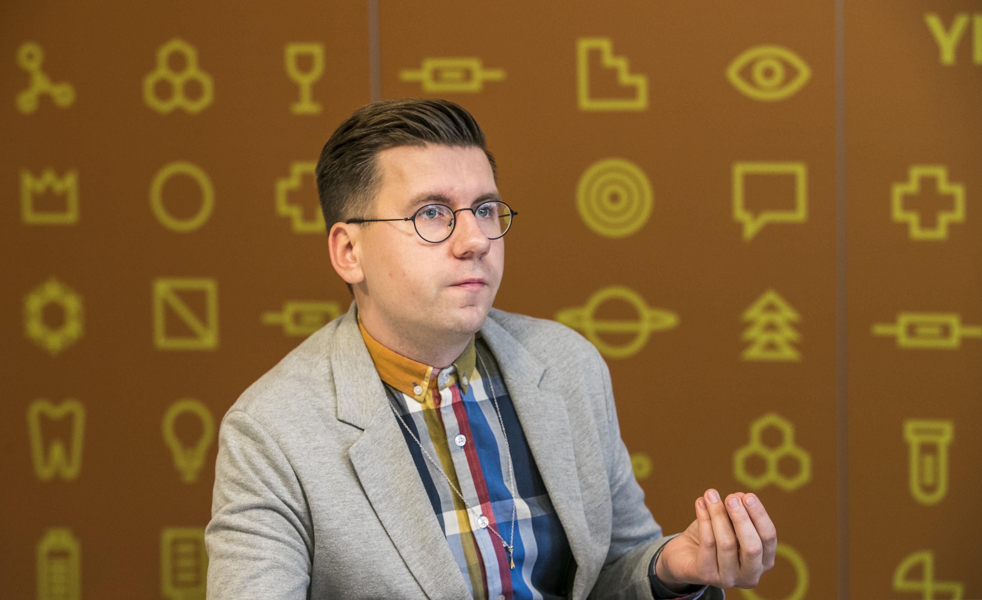 Sebastian Tynkkynen edustaa perussuomalaisten nuorekasta vaihtoehtoa EU-vaalilistalla.
