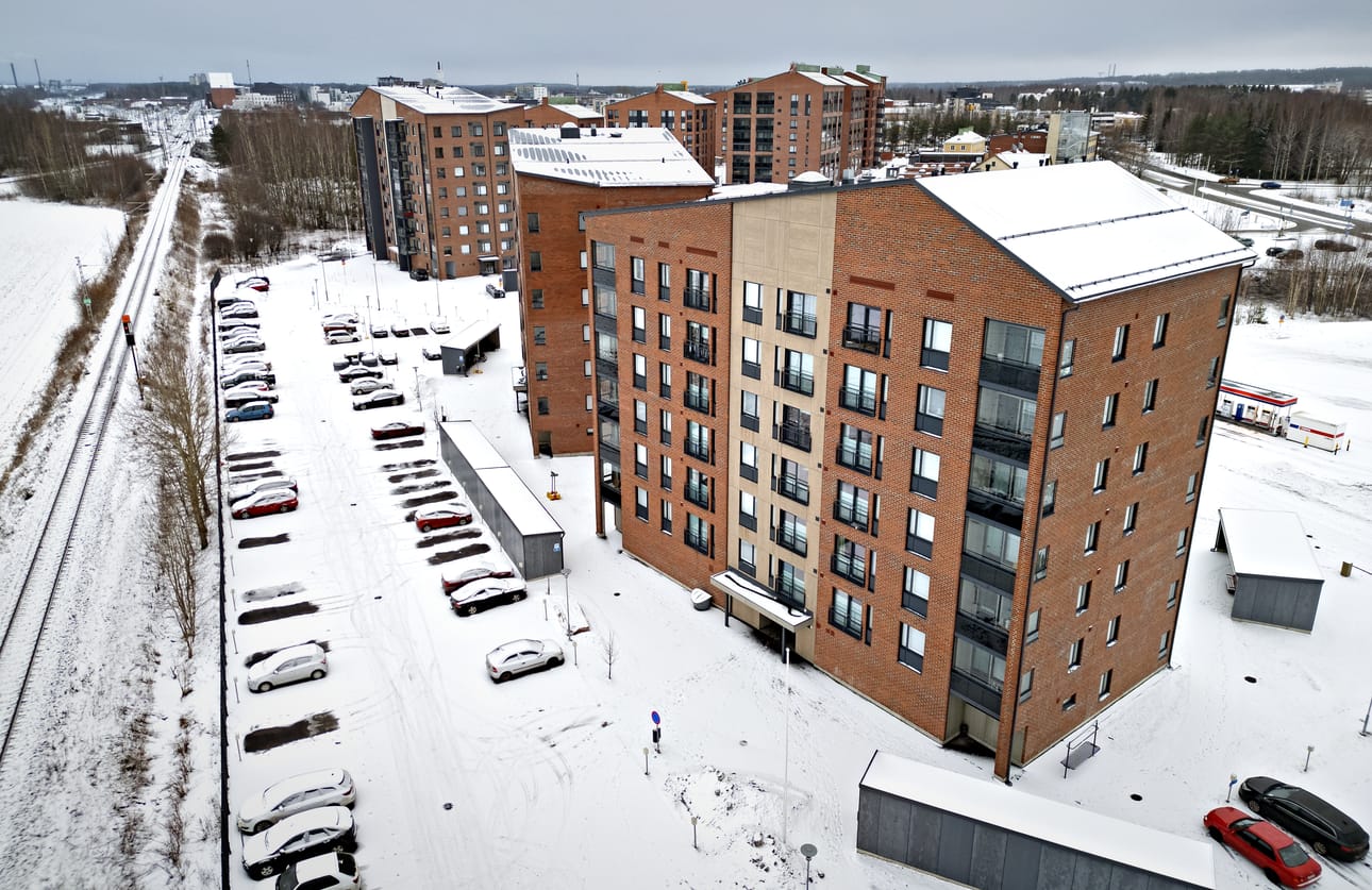 Kärrääjänkadulla asuvan miehen mukaan talo on ollut rauhallinen. Maanantaina paikalla oli kuitenkin säpinää.