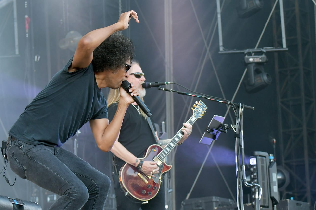 Nykyisen Alice in Chainsin keulahahmoksi on noussut kitaristi-laulaja Jerry Cantrell. Kuvassa myös yhtyeen solisti William DuVall yhtyeen festivaalikeikalla Ranskassa heinäkuussa 2018.