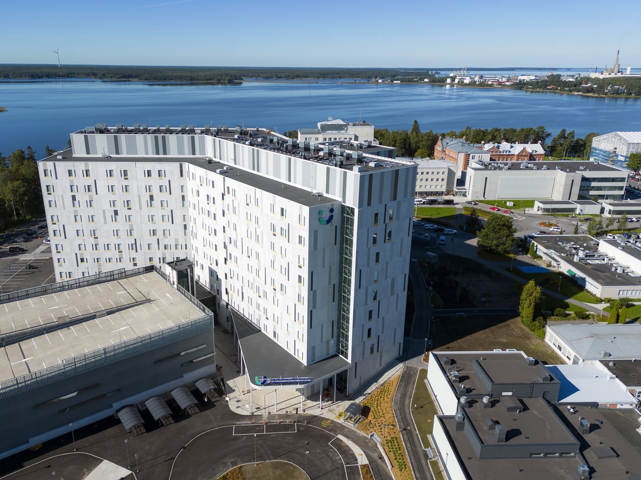 Vaasan keskussairaalaan investoidaan myös jatkossa. Pohjanmaan hyvinvointialueen johtaja Marina Kinnunen muistutti aluevaltuuston kokouksessa, että Vaasan keskussairaalaan tulevat investoinnit koskettavat koko aluetta. Arkistokuva.
