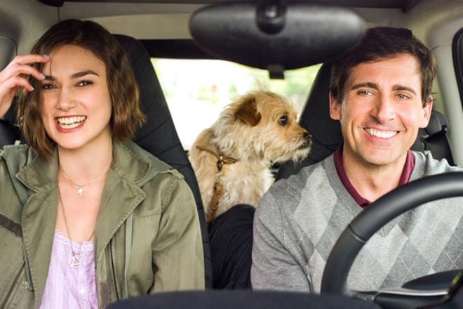 Dodge (Steve Carell) lähtee etsimään nuoruudenrakkauttaan, ja naapurin Penny (Keira Knightley) änkeää mukaan. Sutinaa maailmanlopun edellä -elokuvassa. KUVA: Yle Kuvapalvelu