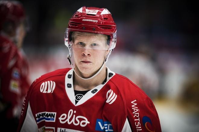 Aleksi Ainalin loukkaantuminen keskeytti Ilveksen ja Sportin välisen ottelun. Arkistokuva: Jarno Pellinen