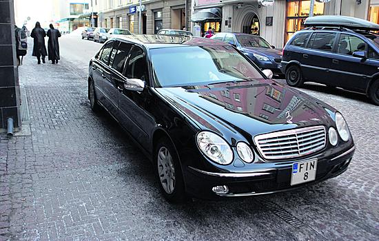 Mercedes-Benz 270 CDI Binz Limousine Elegance Automatic hengästyttää nimensä pituuden puolesta, vaan onpa mittaa autollakin.