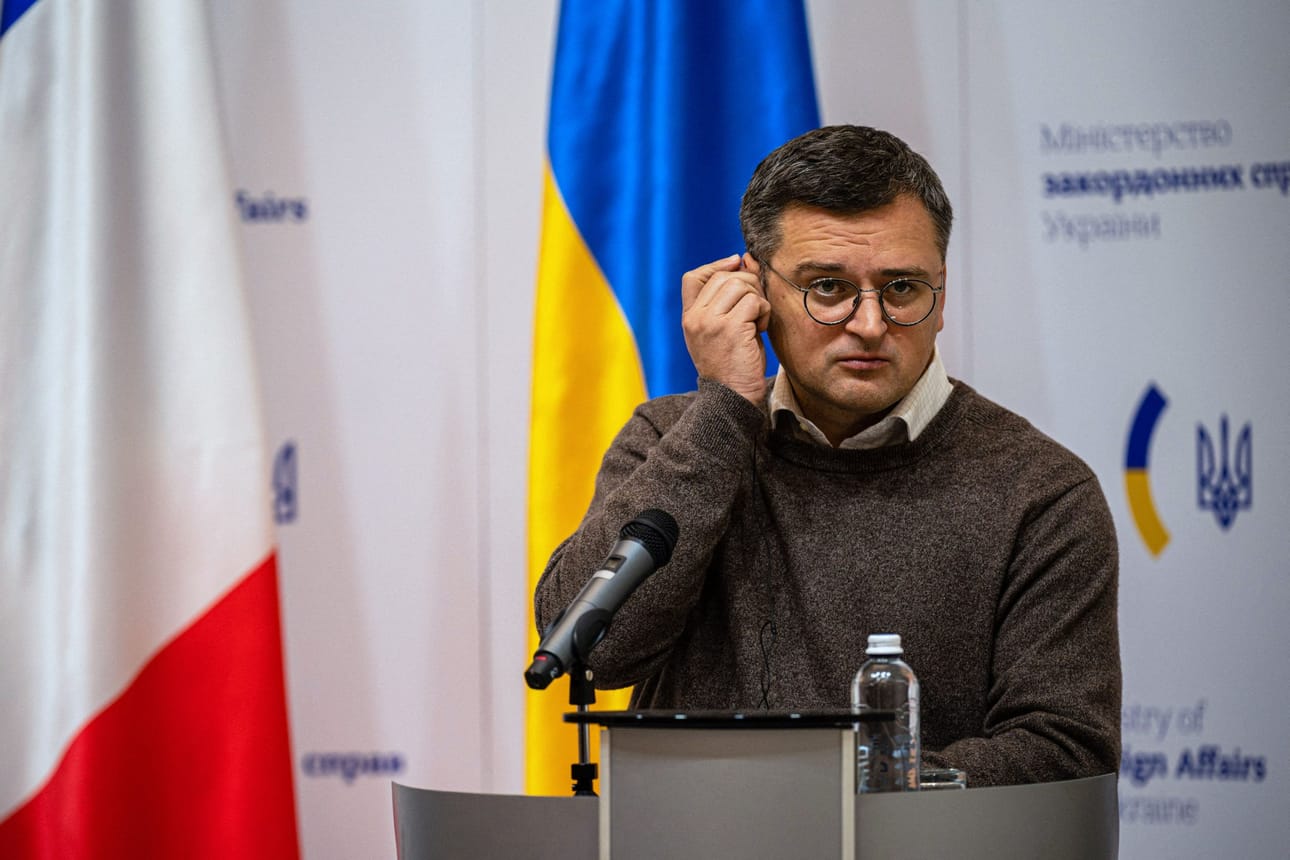 Ukrainan ulkoministeri Dmytro Kuleba vaatii Iranin vastaisia pakotteita Venäjän käyttämien iranilaisvalmisteisten lennokkien iskettyä eri puolille Ukrainaa. Arkistokuva. LEHTIKUVA / AFP