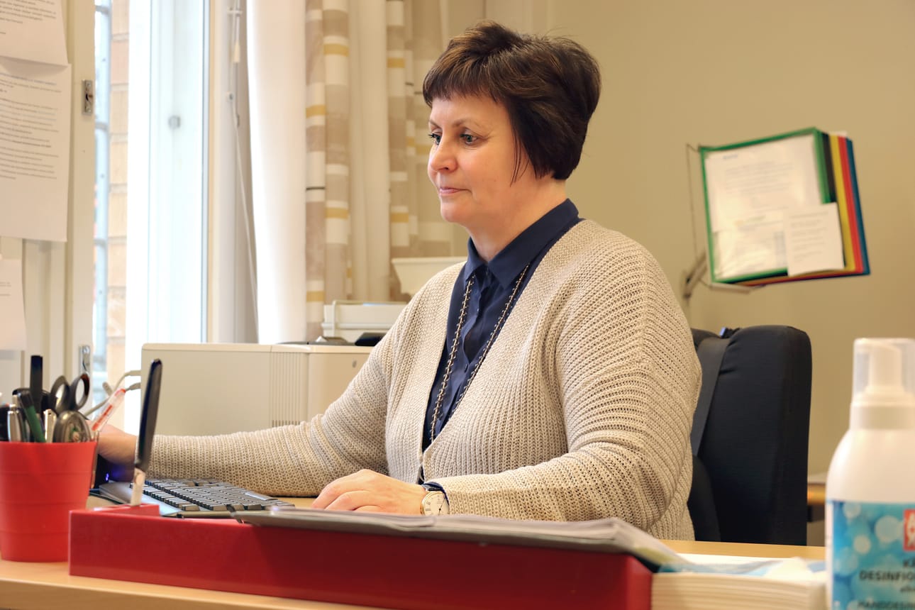 Rantakartanon vastuuyksikköpäällikkö Riitta Peltoniemi vastaa tehostetun palveluasumisen asukkaista. Hän ei ota kantaa Oulaisten päiväkeskuksen tilanteeseen, sillä sitä organisaatiota johtavat eri esihenkilöt.