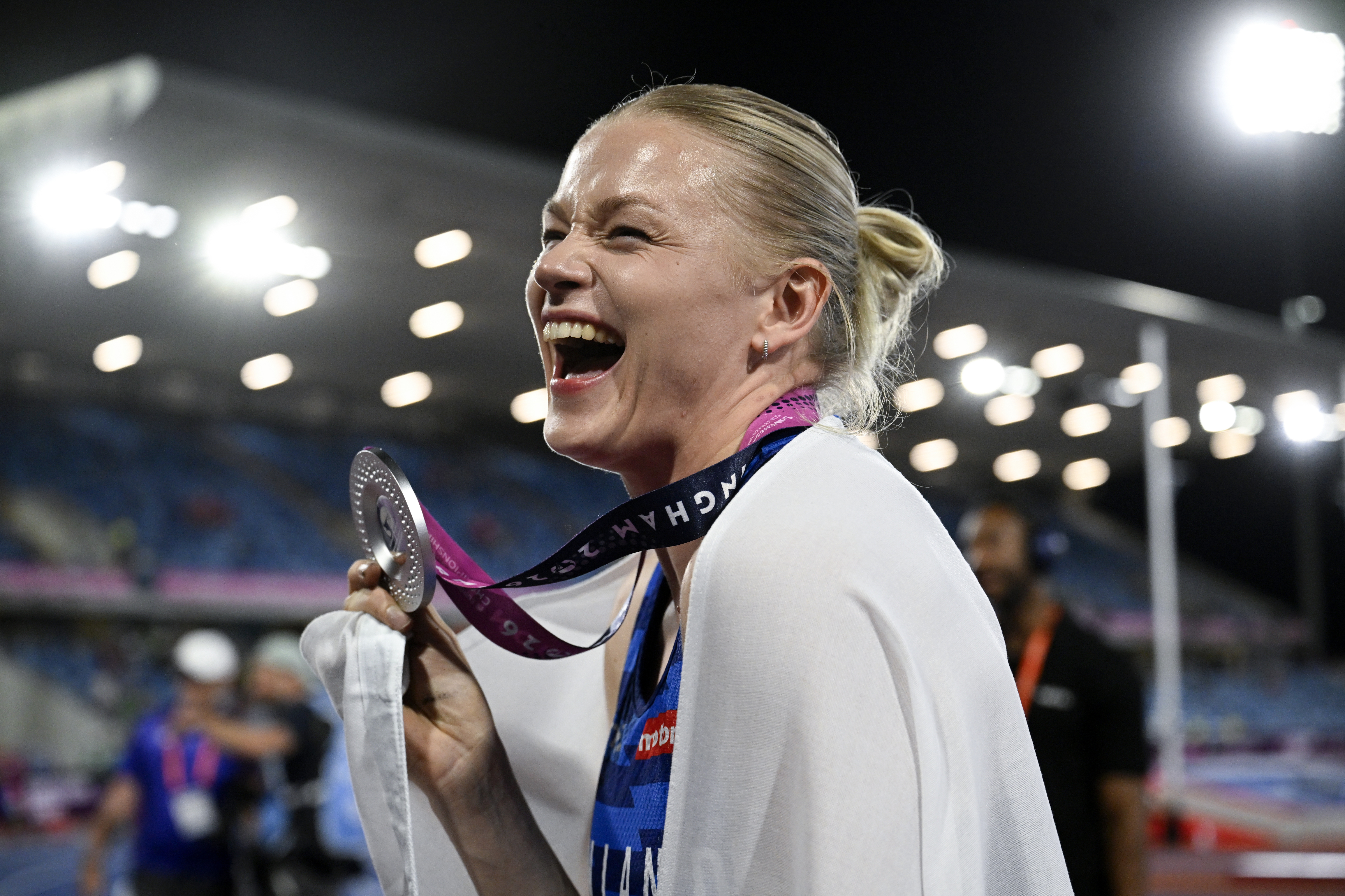 Wilma Heltelä palasi vaikeuksien jälkeen kisoihin Oulussa kymmenen askeleen vauhdilla – Päivälleen vuotta myöhemmin hän juhli EM-hopeaa