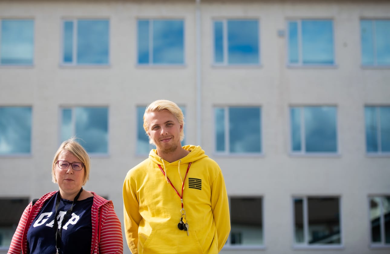 Koulutyön koordinaattori Susan Virkkula ja koulukohtauttaja Anttu Marjala jalkautuvat koillismaalaisten koulujen käytäville ja luokkiin olemaan 'aikuiset korvat' nuorille oppilaille.