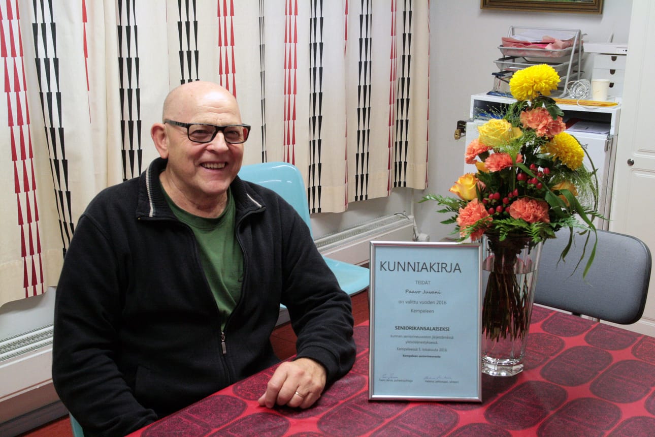 Vuoden Senioriksi valitun Paavo Juvanin löytää usein Kempeleen Nuorisoseurantalolta.