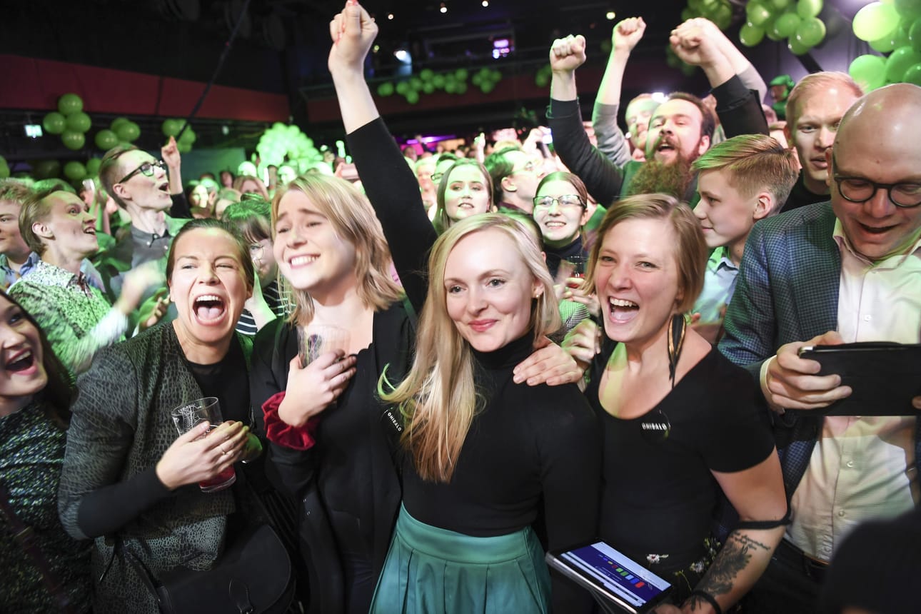 Kevään eduskuntavaaleissa läpi pääsi 20 vihreiden kansanedustajaa, mikä on enemmän kuin koskaan aiemmin. Gallupeissa vihreiden kannatus on ollut ajoittain suurempaakin. Vihreät tuulettivat vaali-iltana tulosta uuden puheenjohtajansa Maria Ohisalon johdolla.