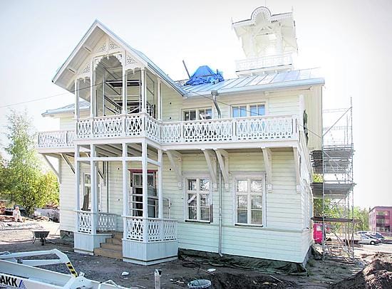 Hannalaa korjataan pääosin Oulun aikuiskoulutuskeskuksen omina töinä, mutta alan parhaiden asiantuntijoiden ohjauksessa. Myös museo on yhteistyössä mukana.