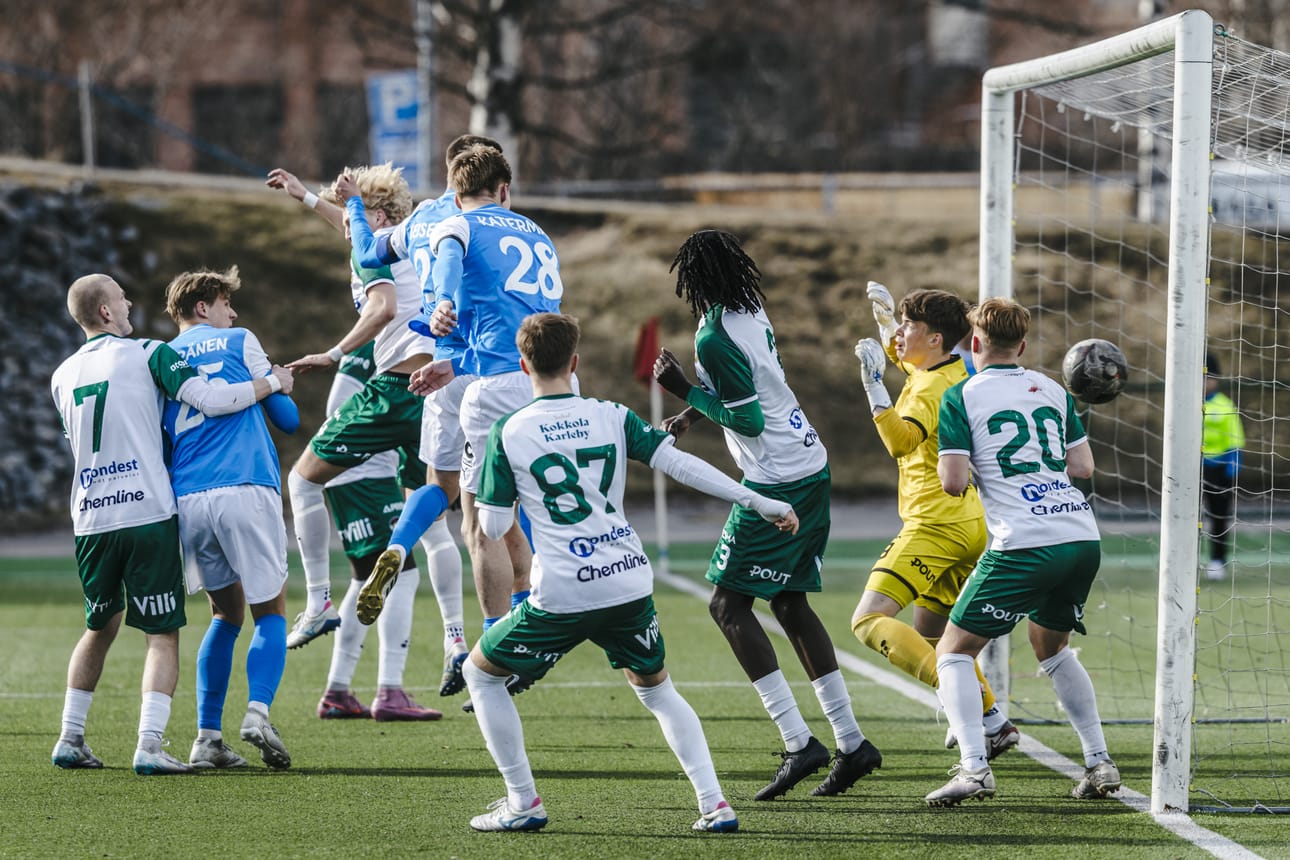 Finn Heiserholt puski RoPS-uran avausmaalinsa Adam Mekin kulmapotkusta.